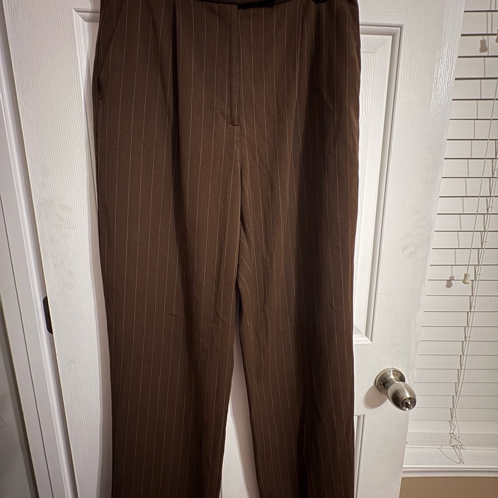 Liz Claiborne Women’s Brown Pinstripe Dress Pants, size 10 - Picture 1 of 3